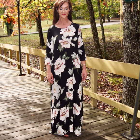 New Fall Black Floral Side Pocket Maxi - Picture 3 of 3